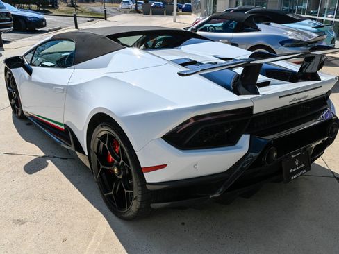 Used 2018 Lamborghini Huracan Performante image 12