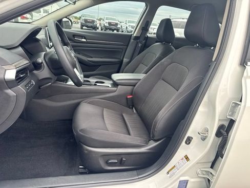 Used 2025 Nissan Altima 2.5 SV FWD image 16