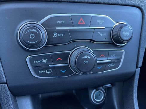Used 2023 Dodge Charger SXT image 12