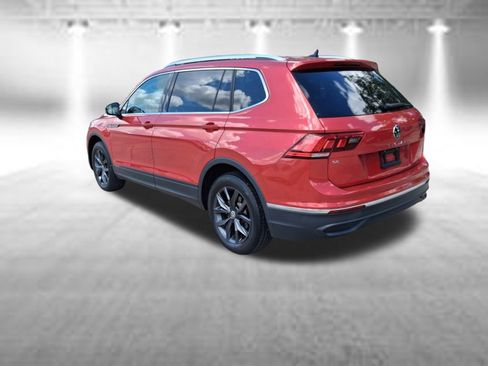 Used 2023 Volkswagen Tiguan SE w/ Panoramic Sunroof Package FWD image 3
