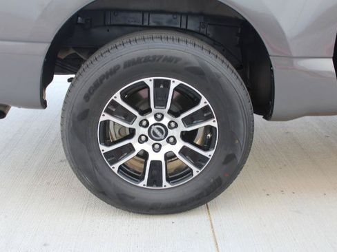 Used 2022 Nissan Titan SV AWD/4WD image 35