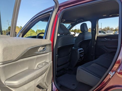 New 2025 Jeep Grand Cherokee Laredo image 33