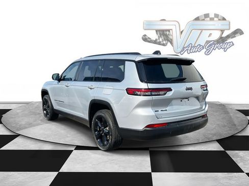 Used 2023 Jeep Grand Cherokee L Laredo image 3