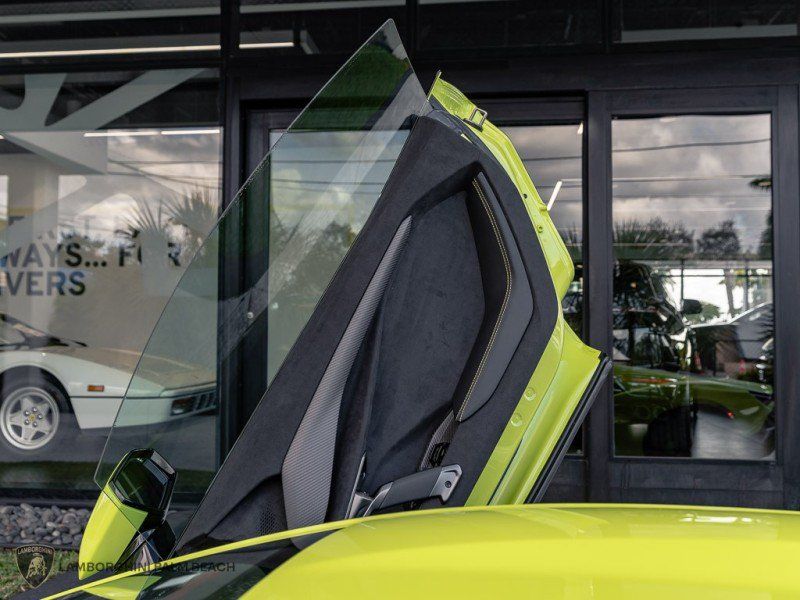 Used 2025 Lamborghini Revuelto AWD/4WD image 29