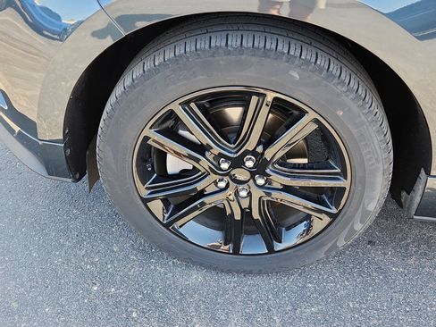 Used 2023 Ford Edge ST-Line w/ Class II Trailer Tow Package image 7