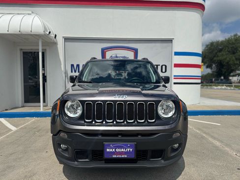 Used 2018 Jeep Renegade Latitude AWD/4WD image 9