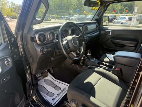 Used 2020 Jeep Gladiator Sport w/ Quick Order Package 24S AWD/4WD image 8