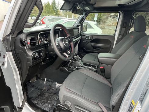 Used 2024 Jeep Gladiator Rubicon w/ Convenience Group image 9
