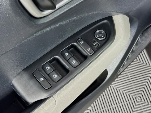 Certified 2023 Hyundai Venue SEL w/ Cargo Package image 19