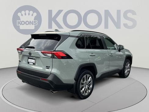 Used 2022 Toyota RAV4 XLE Premium AWD/4WD image 7