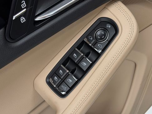 Certified 2025 Porsche Macan image 29