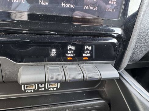 Used 2025 RAM 1500 Laramie AWD/4WD image 29