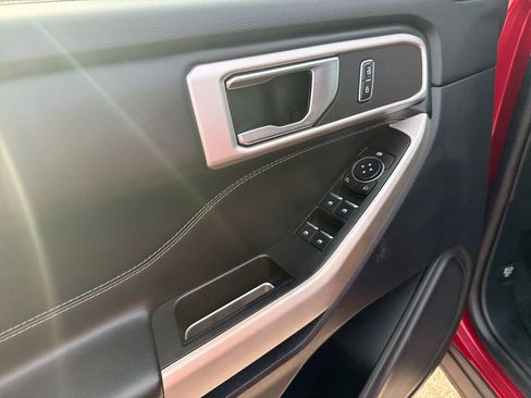 Used 2020 Ford Explorer XLT w/ Equipment Group 202A image 16