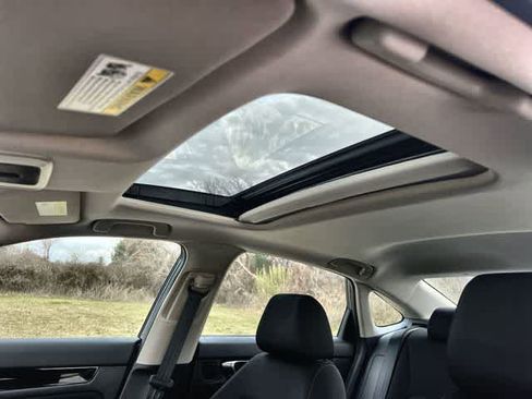 Certified 2022 Honda Civic EX image 32