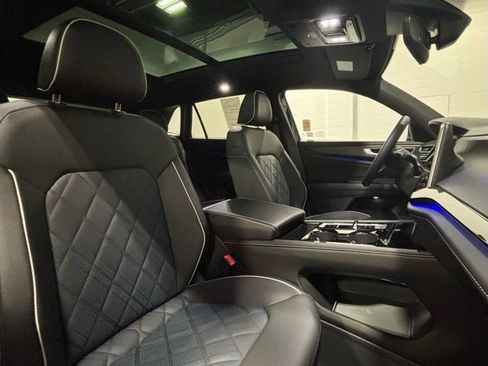 Used 2025 Volkswagen Atlas Cross Sport SEL Premium R-Line image 16