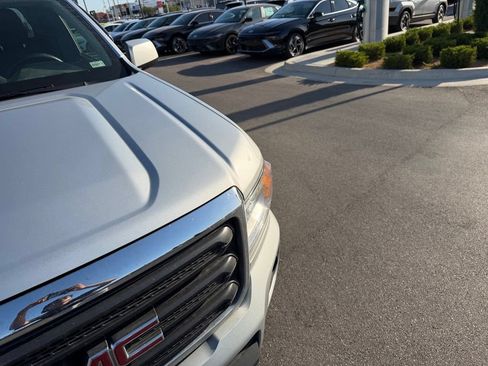 Used 2017 GMC Canyon SLE w/ SLE Convenience Package RWD image 4