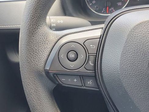 Used 2020 Toyota RAV4 LE image 18