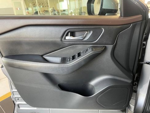 Certified 2023 Nissan Rogue SV w/ SV Premium B Package FWD image 9