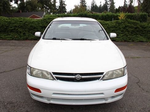 Used 1999 Nissan Maxima SE FWD image 10