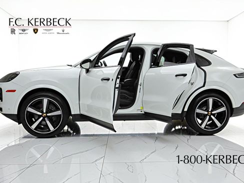 Used 2024 Porsche Cayenne Coupe AWD/4WD image 4