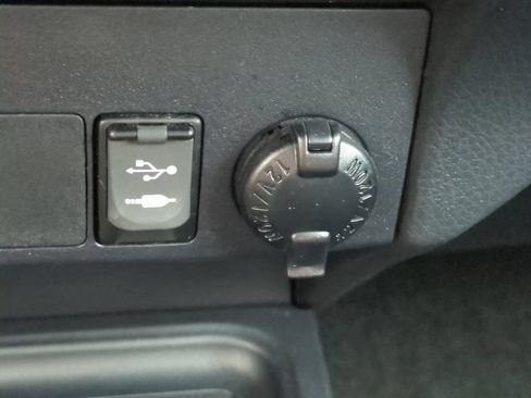 Used 2018 Toyota RAV4 XLE FWD image 19
