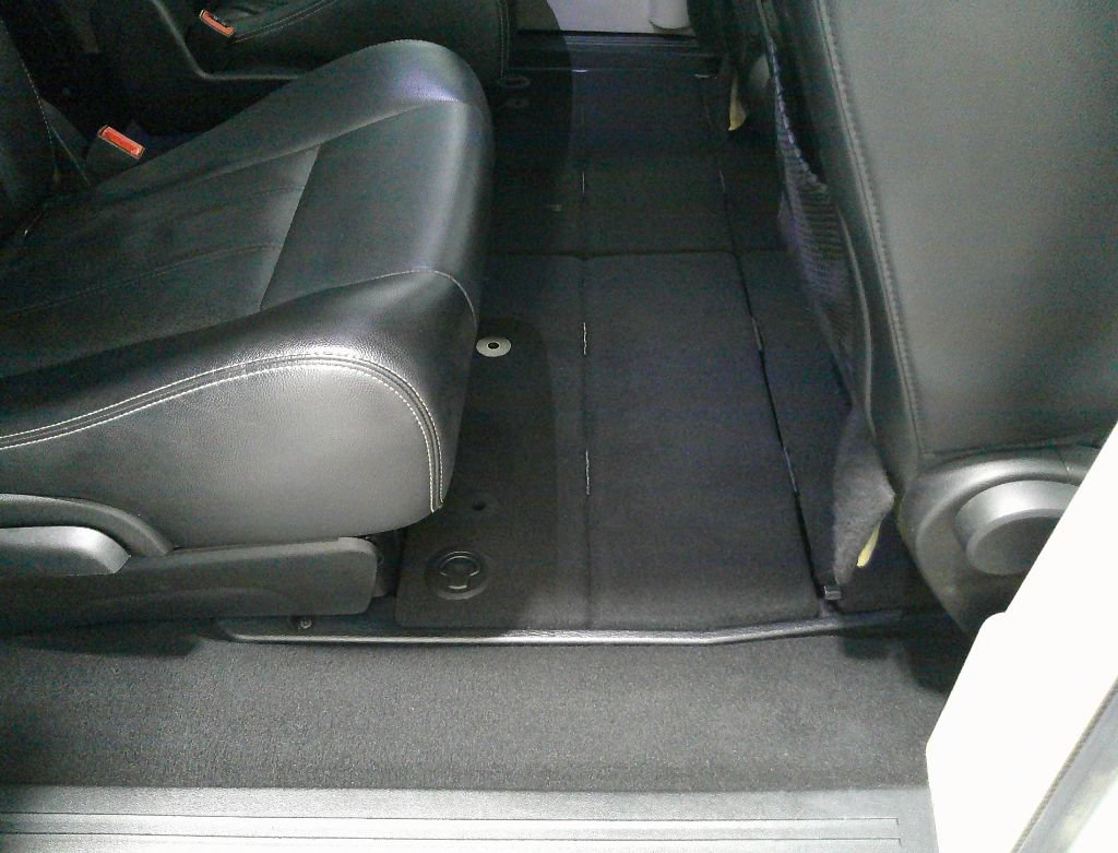 Used 2014 Chrysler Town & Country Touring FWD image 31
