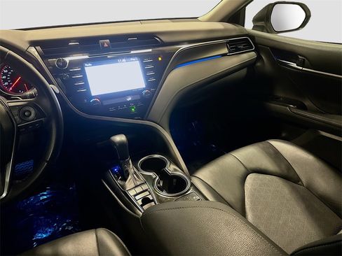 Used 2020 Toyota Camry XSE image 27