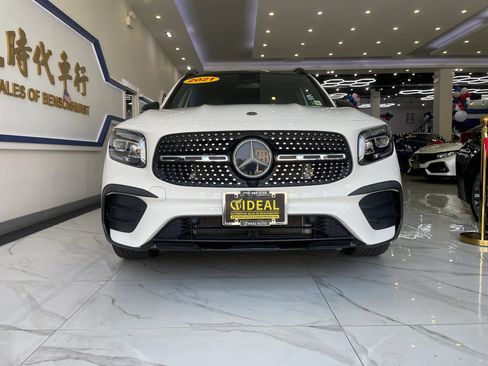 Used 2021 Mercedes-Benz GLB 250 4MATIC image 3