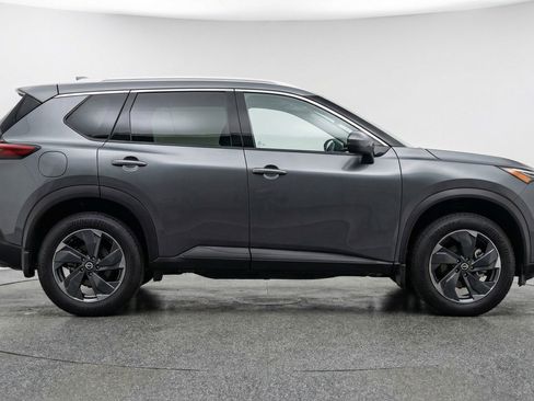 Used 2025 Nissan Rogue SV image 11