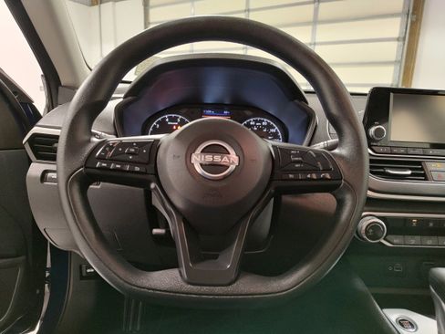 Used 2024 Nissan Altima 2.5 S image 5