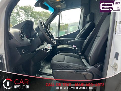 Used 2021 Mercedes-Benz Sprinter 2500 w/ Driver Convenience Package image 9