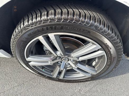 Used 2019 Volvo XC60 T5 Momentum w/ Premium Package image 31