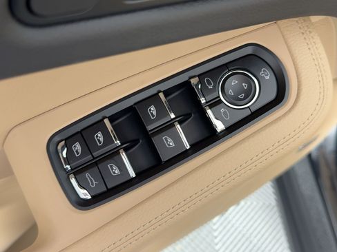 Certified 2026 Porsche Macan S AWD/4WD image 13