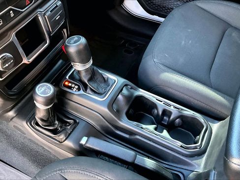 Used 2022 Jeep Wrangler Sport AWD/4WD image 16
