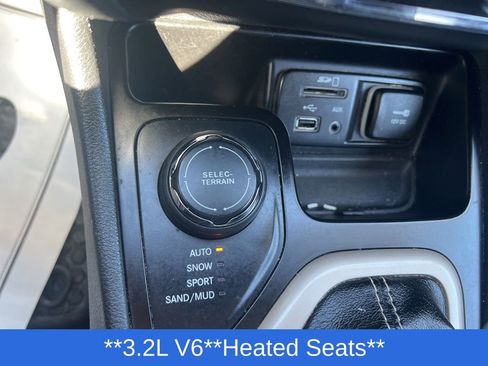 Used 2016 Jeep Cherokee Latitude w/ Cold Weather Group image 21