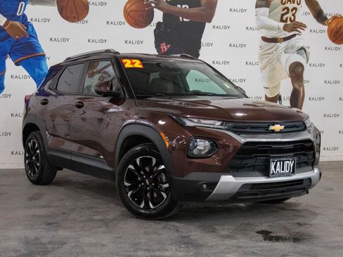 Used 2022 Chevrolet TrailBlazer LT image 2