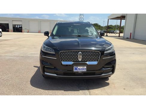 Used 2023 Lincoln Aviator AWD image 3