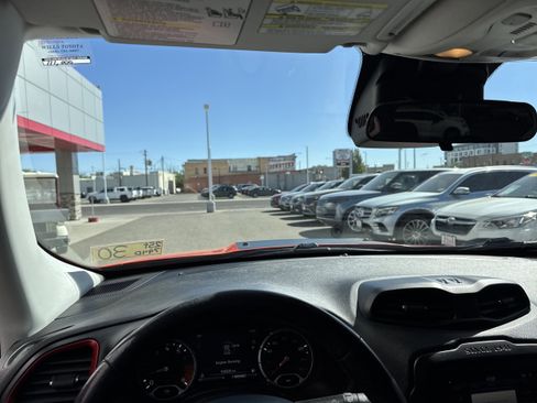 Used 2016 Jeep Renegade Trailhawk AWD/4WD image 3