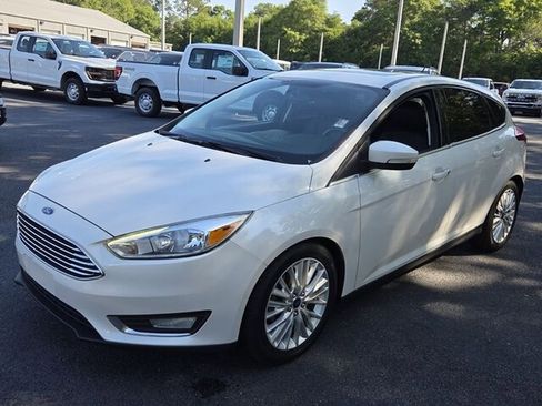 Used 2018 Ford Focus Titanium FWD image 3