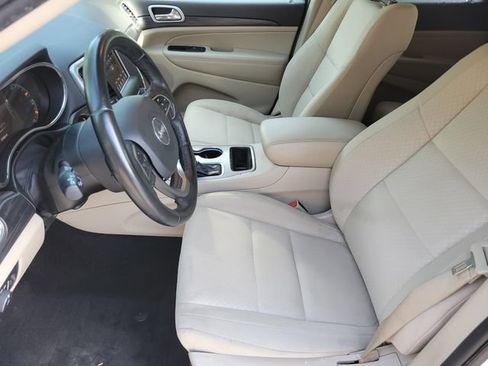 Used 2021 Jeep Grand Cherokee Laredo RWD image 9