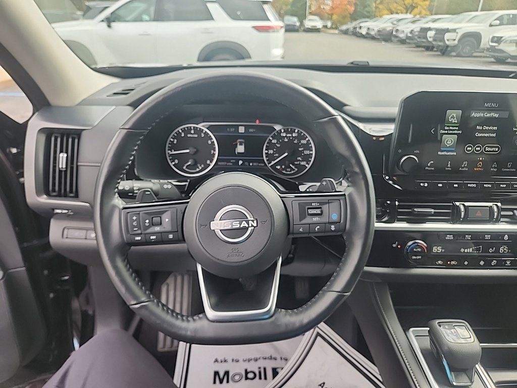 Used 2025 Nissan Pathfinder SL AWD/4WD image 15