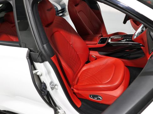 Used 2021 Aston Martin DBX AWD/4WD image 8