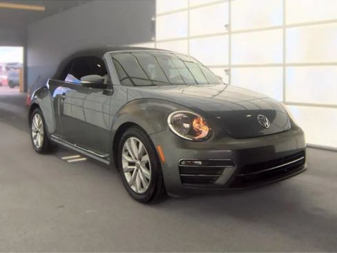 Used 2017 Volkswagen Beetle 1.8T Classic FWD image 4
