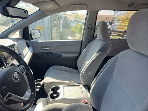 Used 2018 Toyota Sienna LE FWD image 10