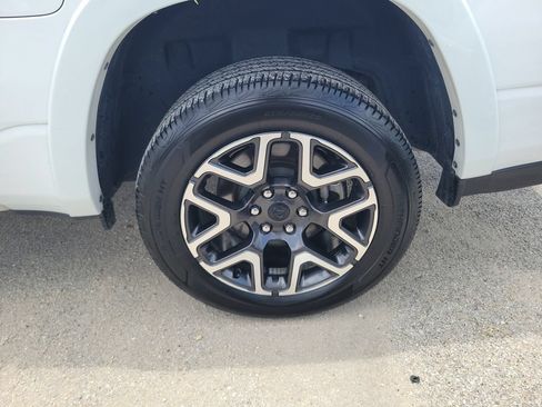 Used 2025 RAM 1500 Laramie AWD/4WD image 7