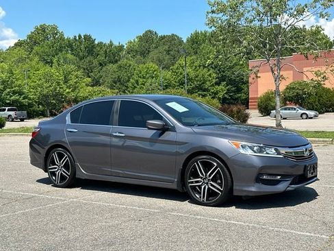 Used 2017 Honda Accord Sport image 7