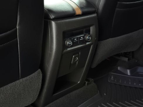 Used 2022 Chevrolet Traverse LT FWD image 27