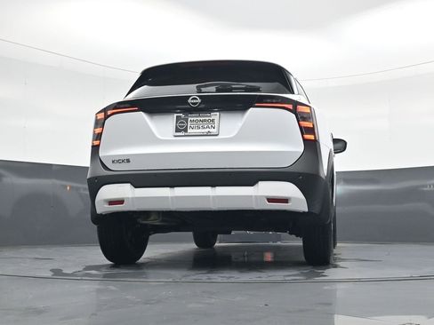New 2026 Nissan Kicks S image 20