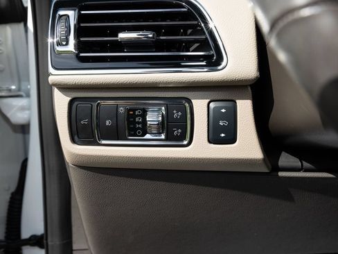 Used 2024 Lincoln Navigator L Reserve AWD/4WD image 26