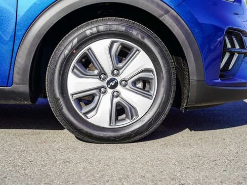 Certified 2022 Kia Niro LX image 10